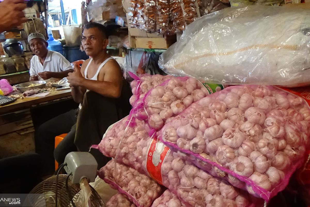 Sebelumnya Rp100 ribu/kg, kini harga bawang putih di Payakumbuh Rp35.000/kg