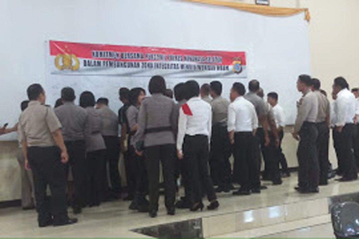 Personel Polres Minahasa Selatan  tandatangani Zona Integritas