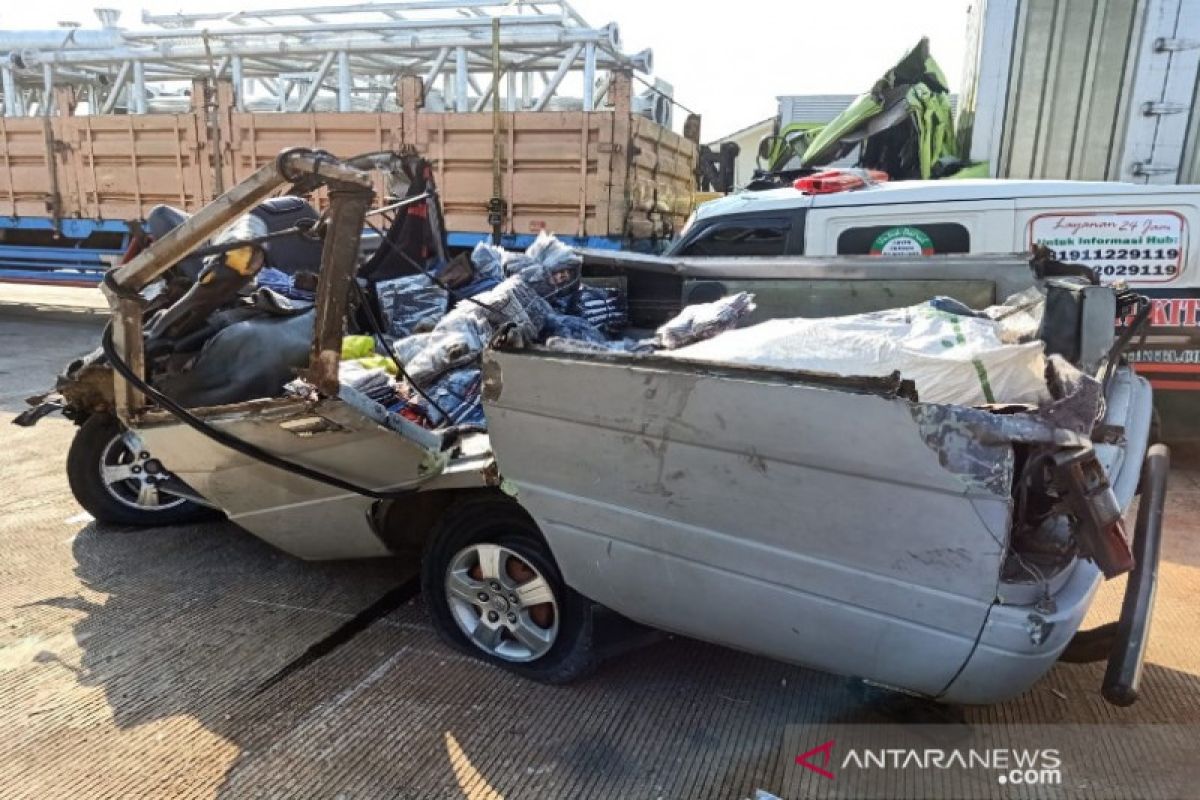 Kecelakaan di Tol Batang-Semarang tewaskan satu orang