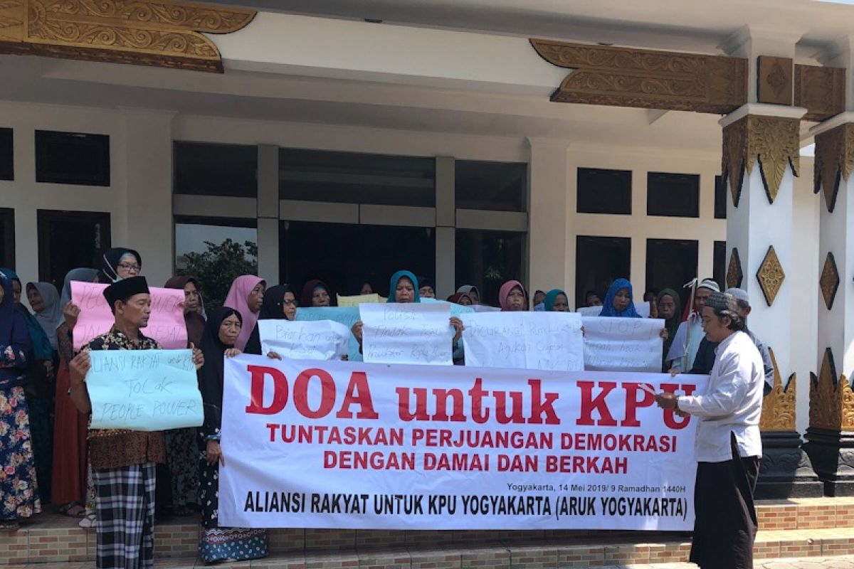 Kelompok masyarakat di Yogyakarta beri dukungan doa ke KPU tuntaskan tugas