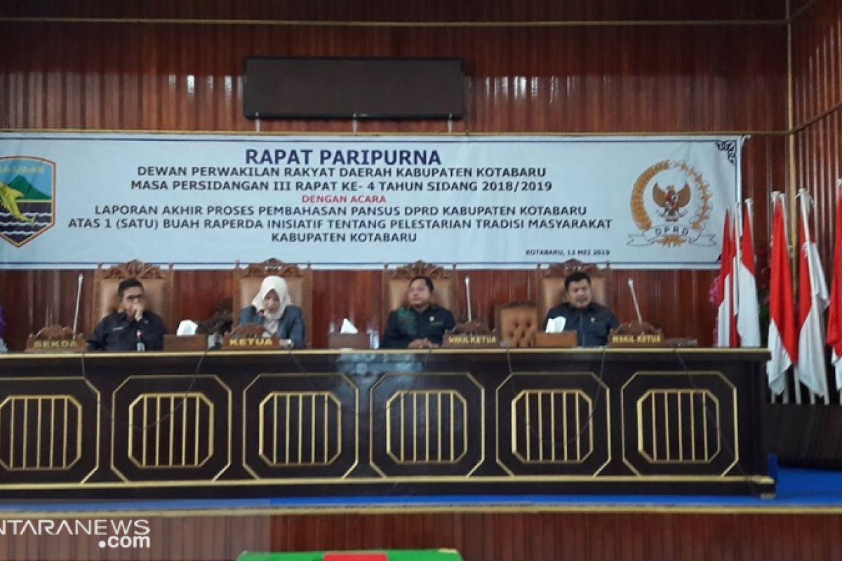 Legislatif bersama eksekutif sahkan Raperda tentang pelestarian tradisi masyarakat