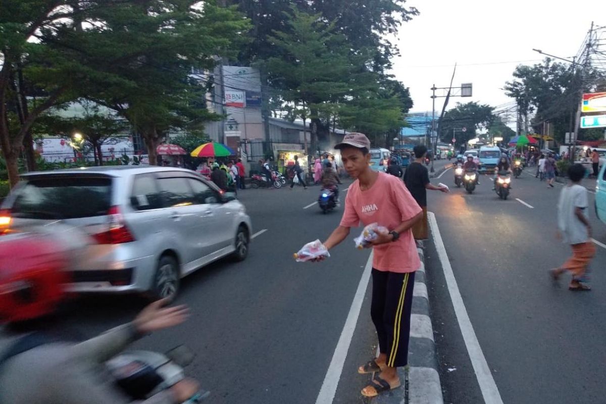 Sijum Petamburan ingin memberi kemudahan dengan berbagi takjil