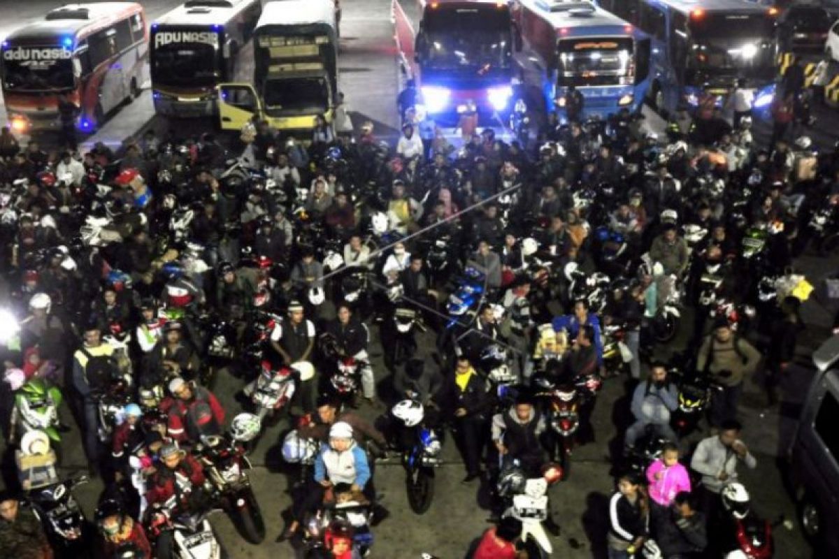 Dishub Banten minta pemudik patuhi imbauan ganjil genap di Merak