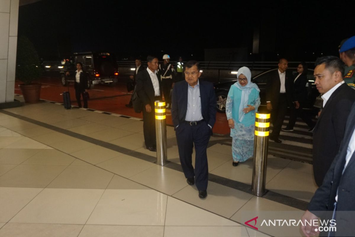 Wapres  Jusuf Kalla  transit di Qatar saat menuju Jenewa