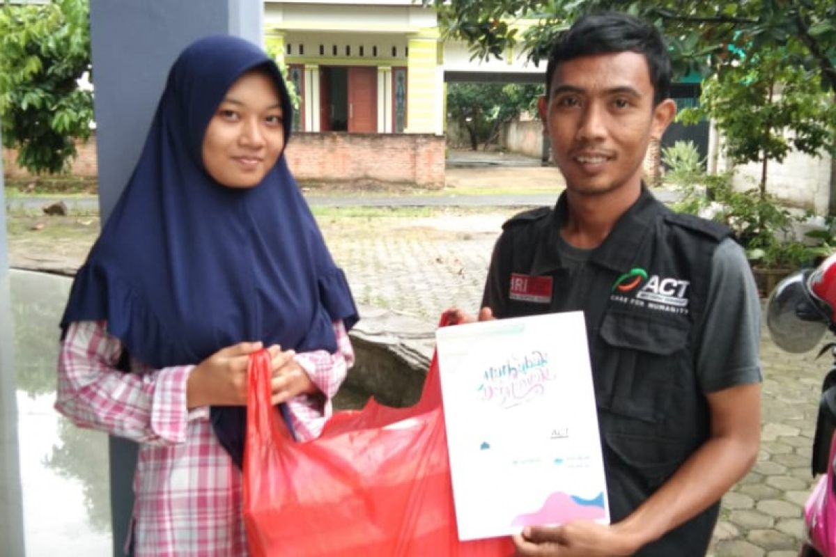 ACT dan MOS Lampung ajak anak panti buka bersama