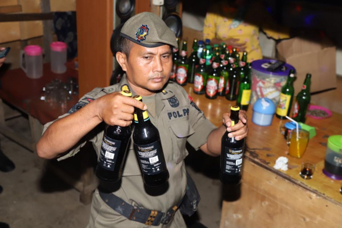 Ribuan botol minuman beralkohol disita petugas di Jakut