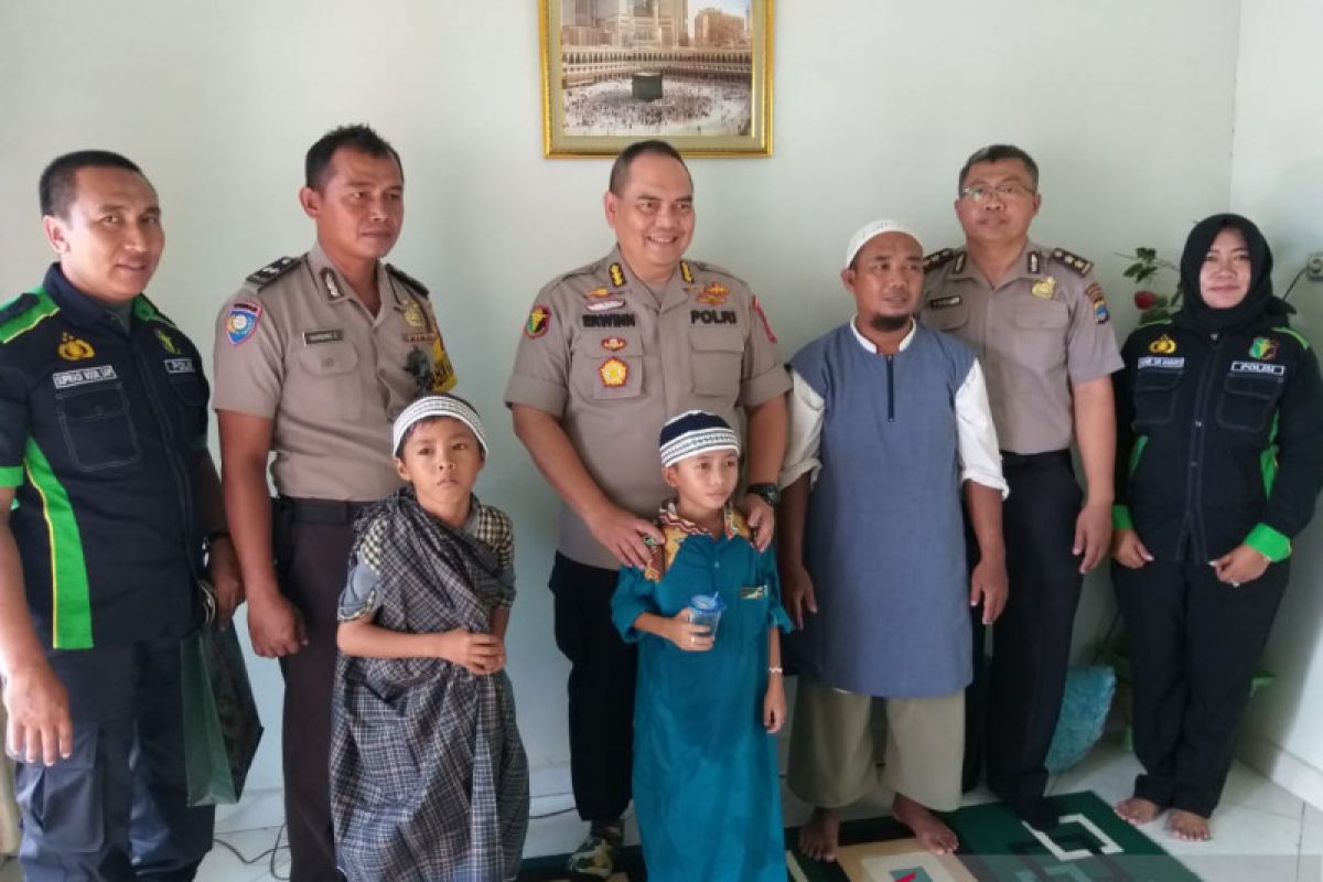 Bakti kesehatan Polda Kalsel khitan 106 anak