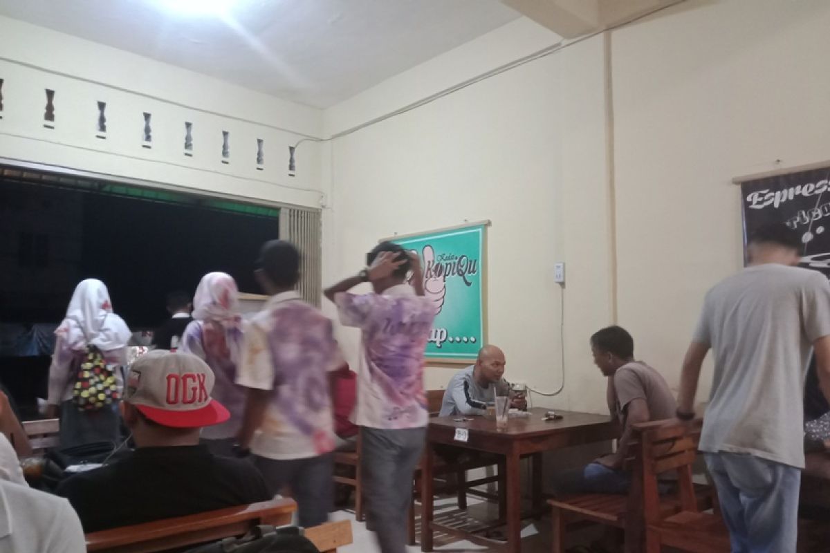 Kelulusan siswa di Lingga diwarnai aksi coret baju