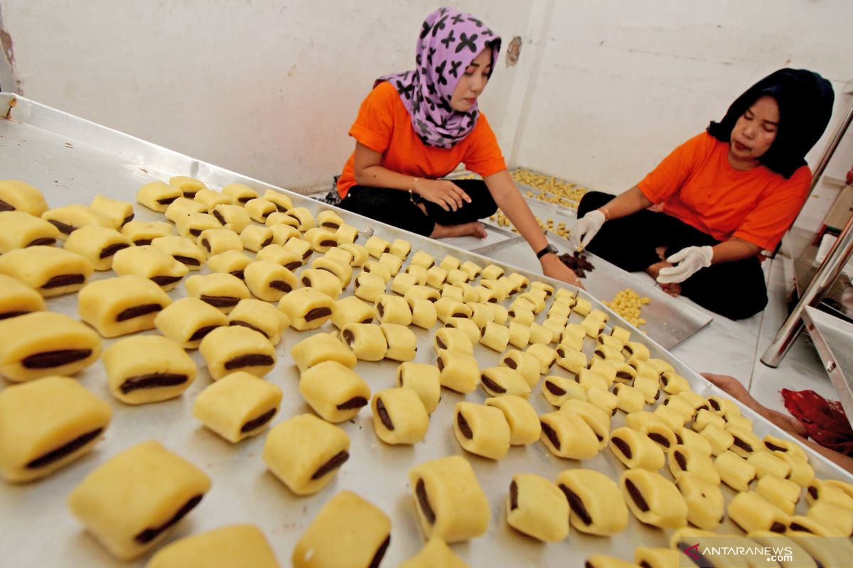 Penjualan peralatan pembuat kue di Padang Panjang mulai meningkat