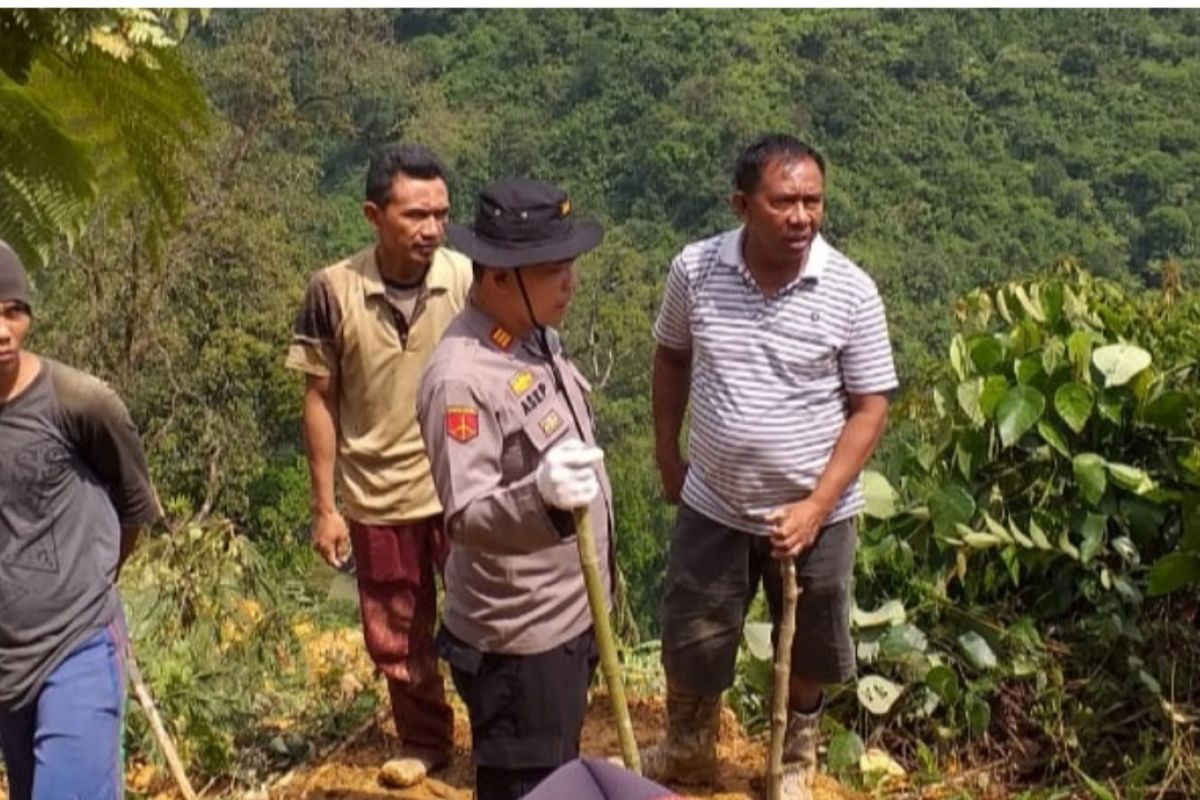 Gunung Pongkor Bogor longsor, delapan penambang liar tertimbun