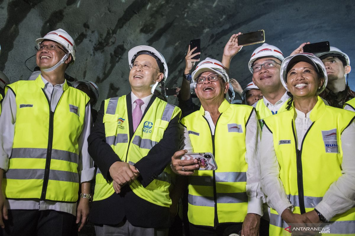 Menteri BUMN resmikan tersambungnya terowongan kereta cepat di Walini