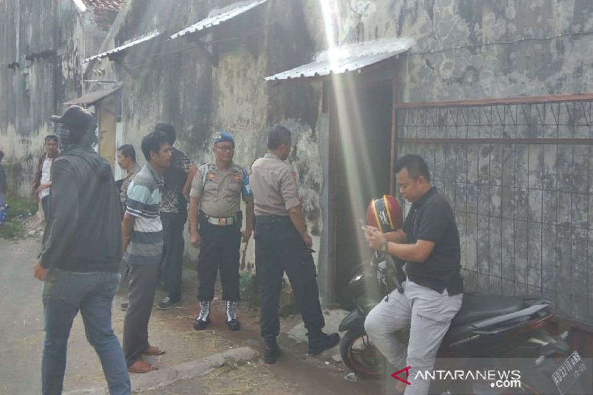 Densus geledah rumah terduga teroris di Sukoharjo