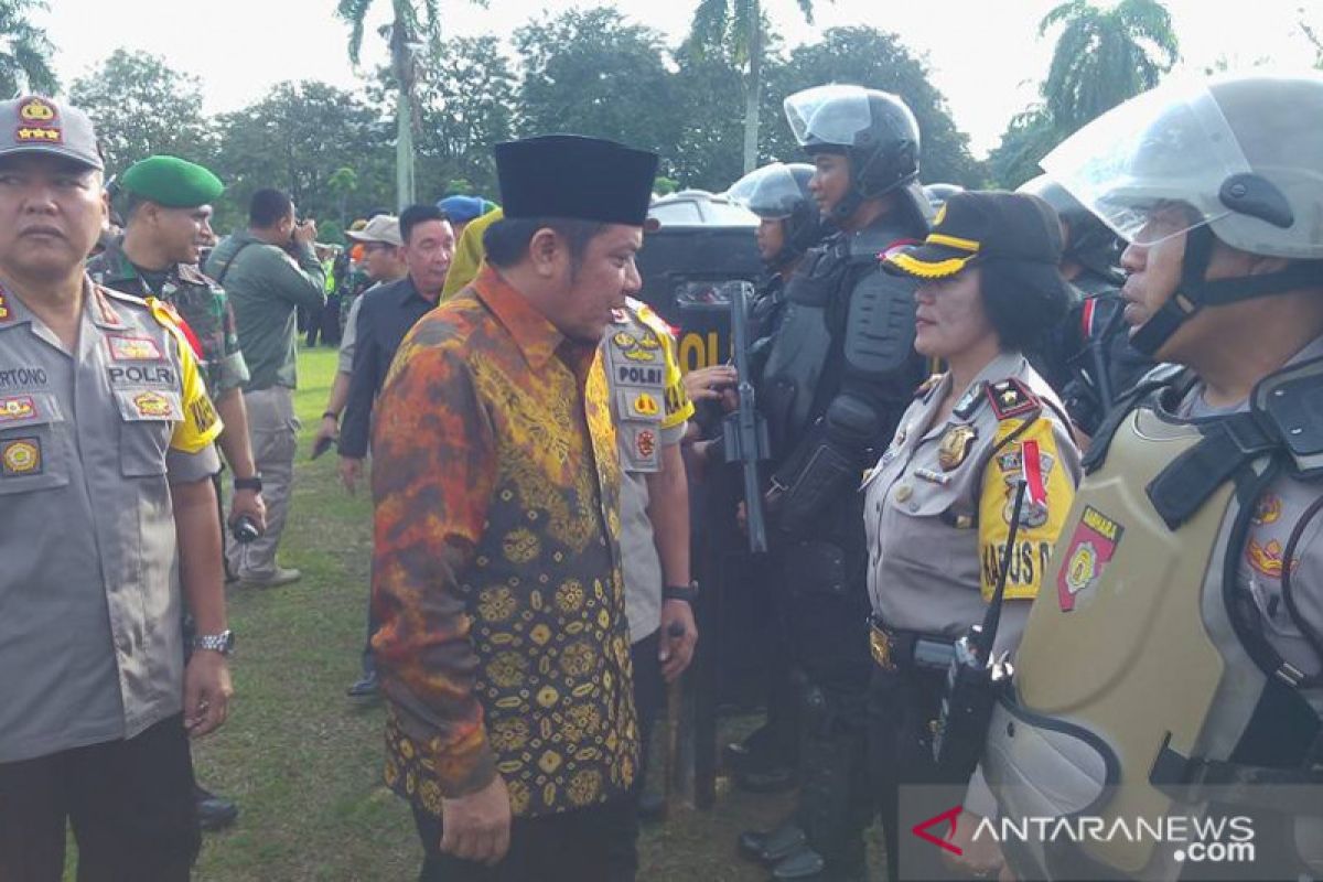 Gubernur imbau masyarakat terima hasil penghitungan KPU