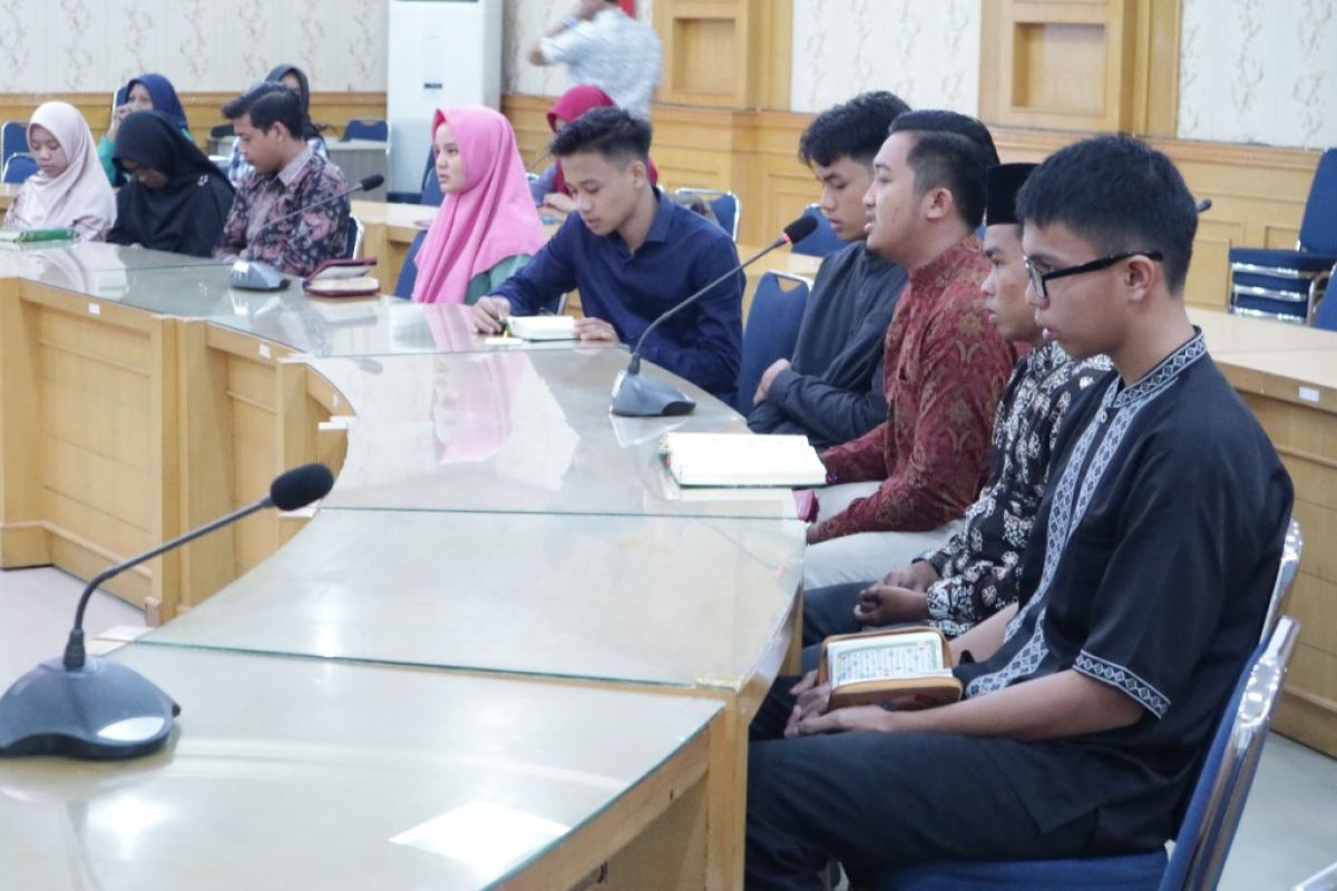 Universitas  Jambi terima 13 hafidz Al Quran 30 juz