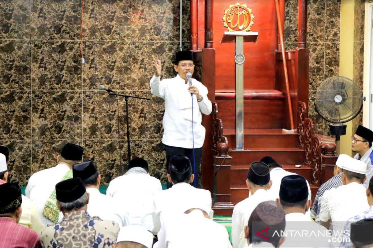 Pemkot Tangerang salurkan paket peralatan shalat ke masjid-masjid