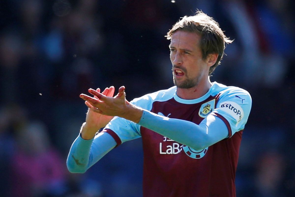 Masa depan Peter Crouch di Burnley mengambang