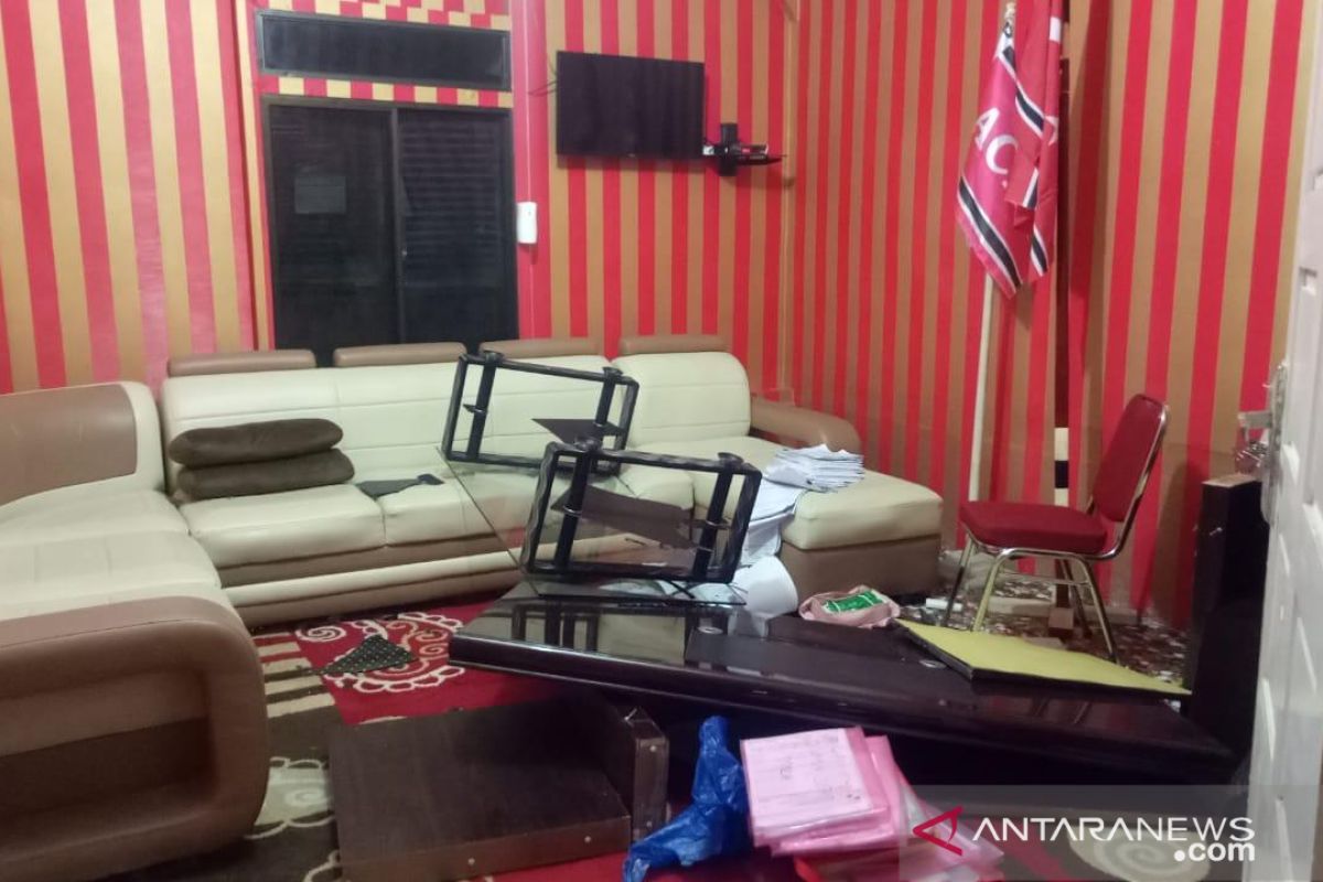 Kantor DPW Partai Aceh di Aceh Barat disegel dan diobrak-abrik kader