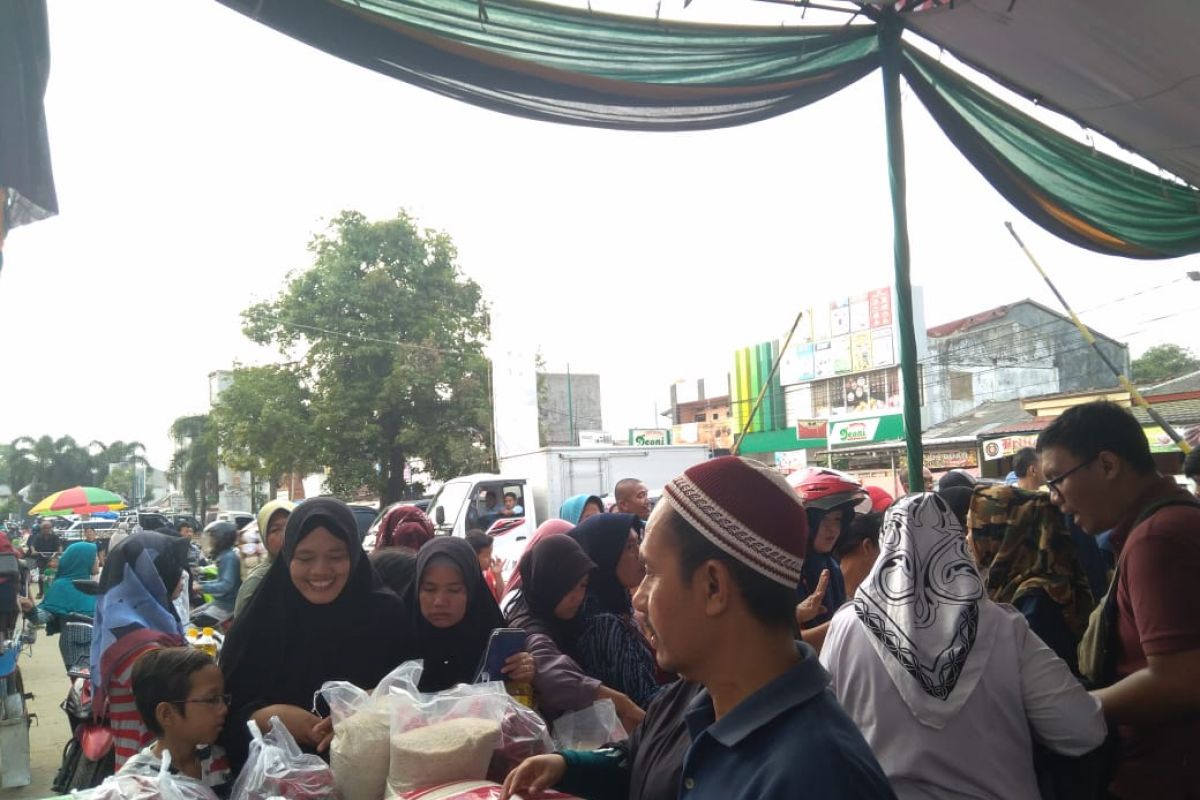 Pasar murah di Lampung jual beras Rp8.500/kg
