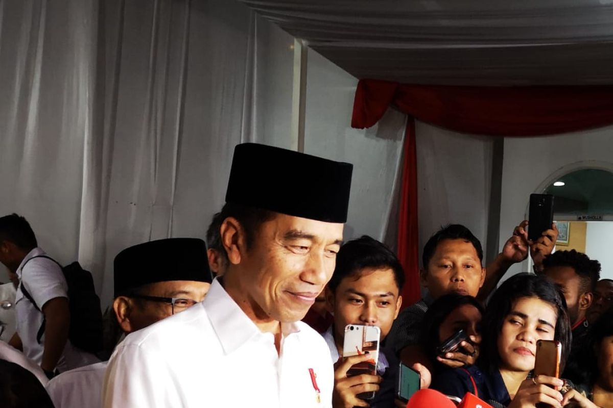 Presiden Jokowi menemukan menu berbuka puasa enak