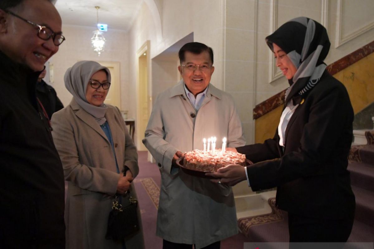 Staf dan kerabat rayakan ulang tahun JK di Swiss