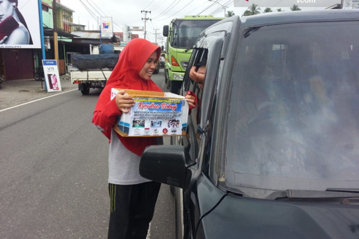 Relawan kemanusiaan Pasaman Barat galang dana bantu fakir miskin