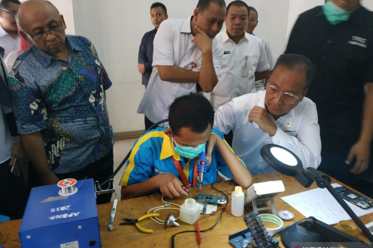 Menteri Sosial berikan modal usaha bagi penyandang disabilitas