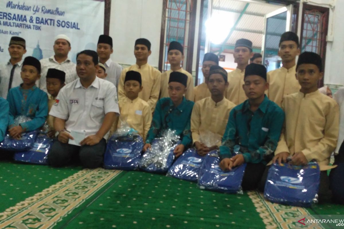 WOM  Jambi berbagi dengan  anak yatim