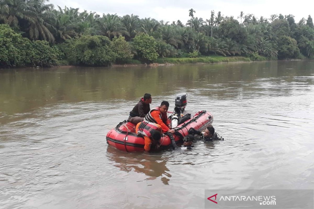 Tim SAR cari pelajar hanyut di Sungai Rokan