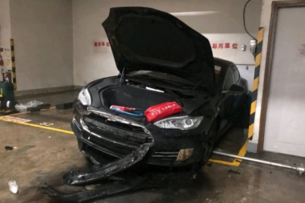 Mobil listrik Tesla terbakar di Hong Kong