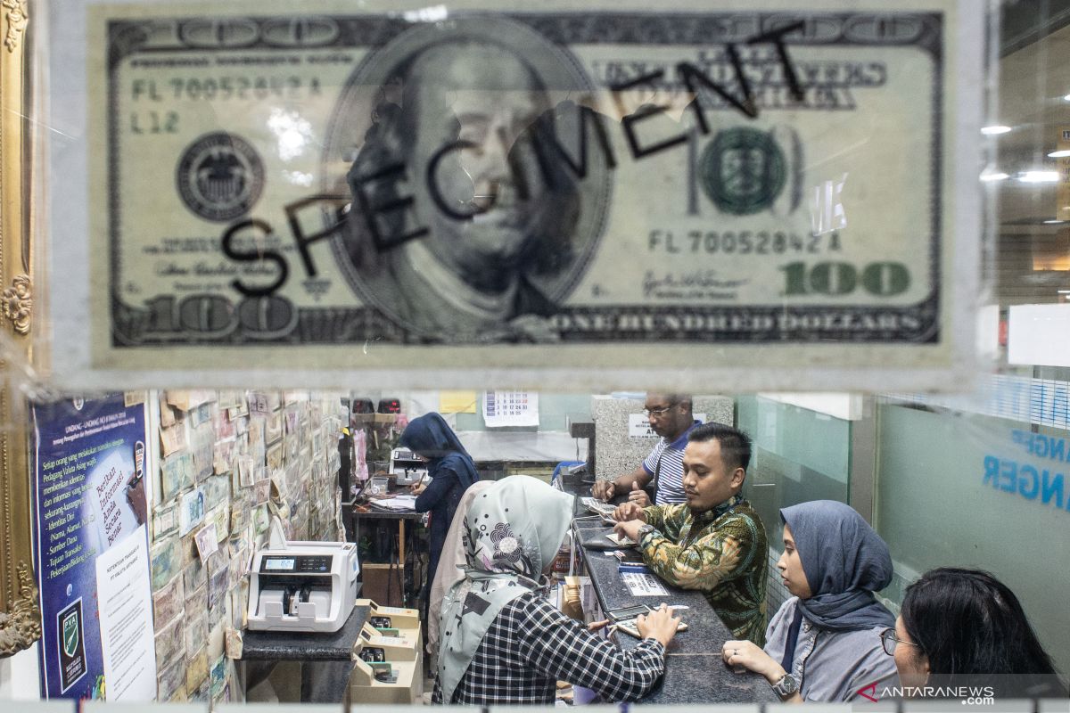 Flash - Rupiah Selasa pagi terkoreksi delapan poin