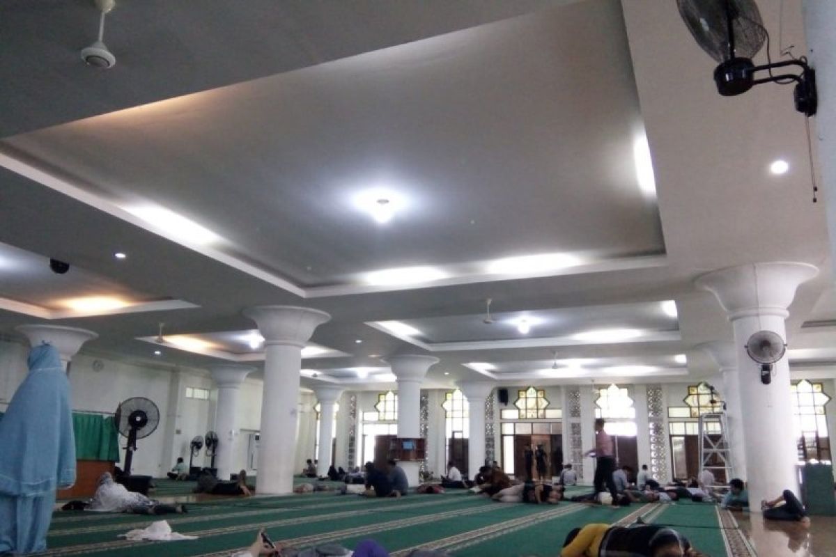 Nurul Iman Mosque be a favorite resting place for residents of Padang in Ramadhan
