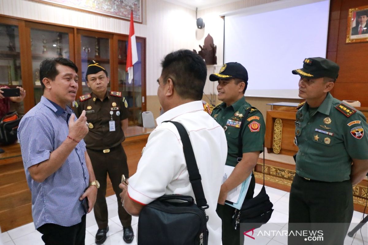 Bupati Suwirta terima tim Kemenkopolhukam pantau pulau-pulau kecil