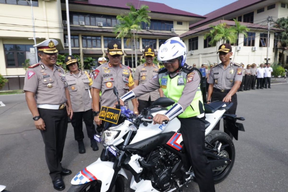 Ipda Tatang dihadiahi satu unit sepeda motor dinas atas aksi heronya