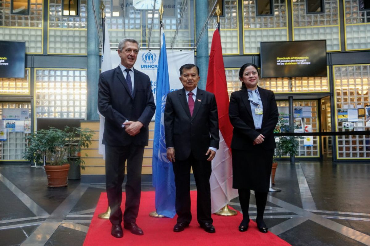 VP Kalla discusses handling refugees with UNHCR