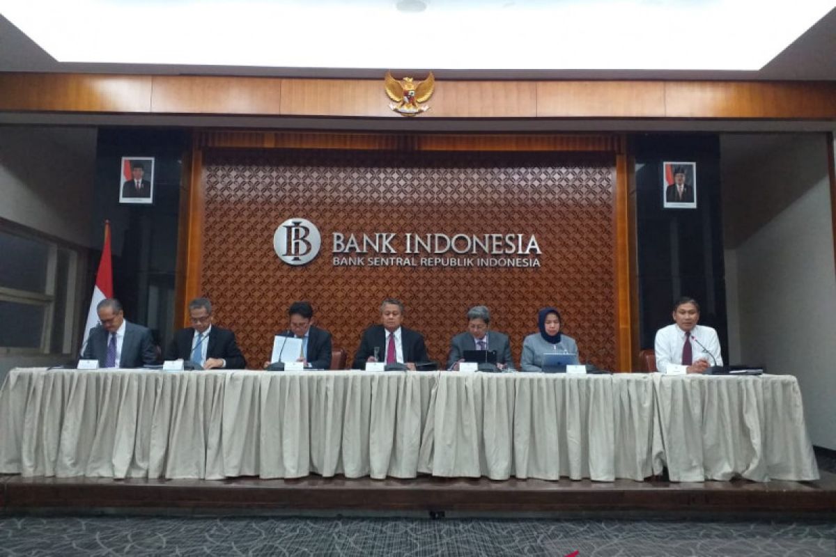 BI menaikkan sasaran defisit transaksi berjalan ke 2,5-3 persen PDB