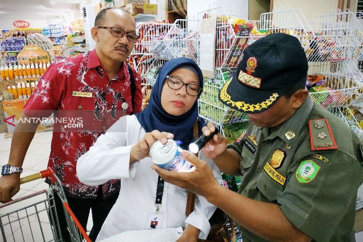 Penjual produk pangan kedaluwarsa akan ditindak tegas