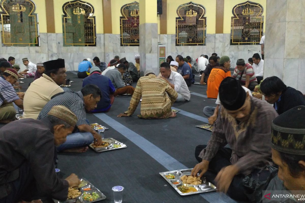 Nasi minyak menu berbuka di Mesjid Raya Magat Sari