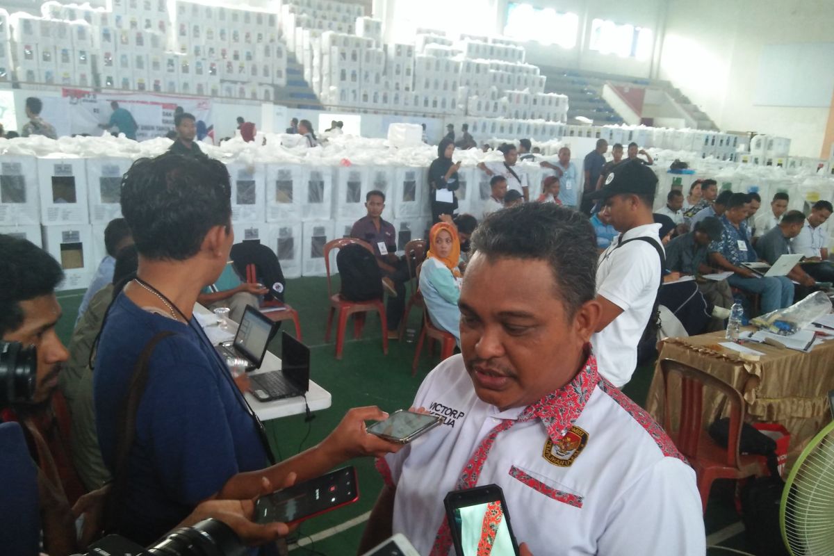 Mayoritas TPS desa Batumerah bedah kotak suara