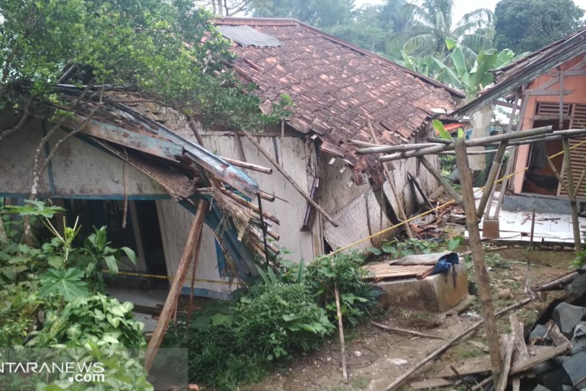 Akibat bencana pergeseran tanah, Gunungbatu menjadi kampung mati