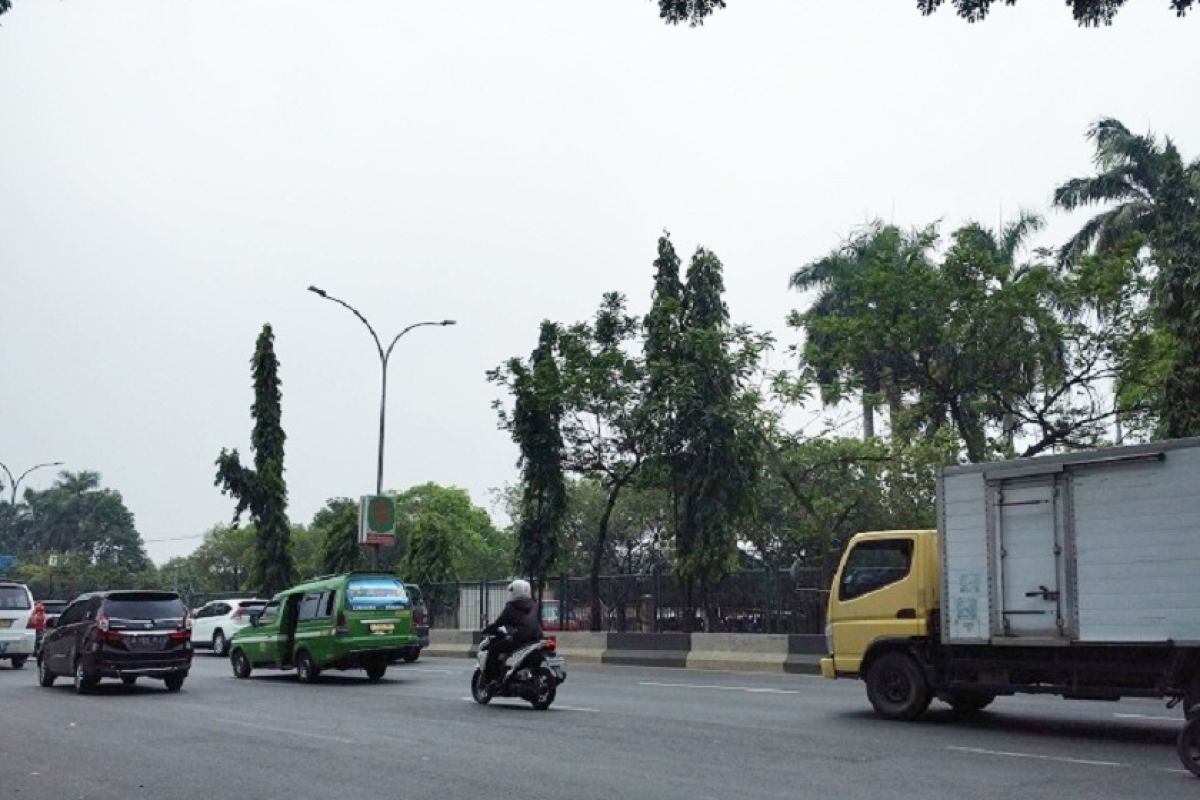 Dishub Kota Tangerang mengecek PJU di jalur mudik