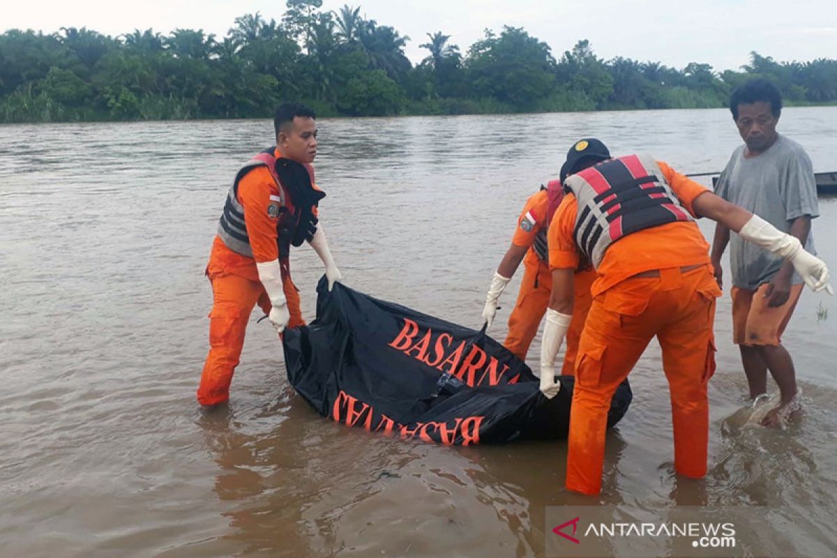 Pelajar yang hanyut di Sungai Rokan ditemukan tim SAR gabungan