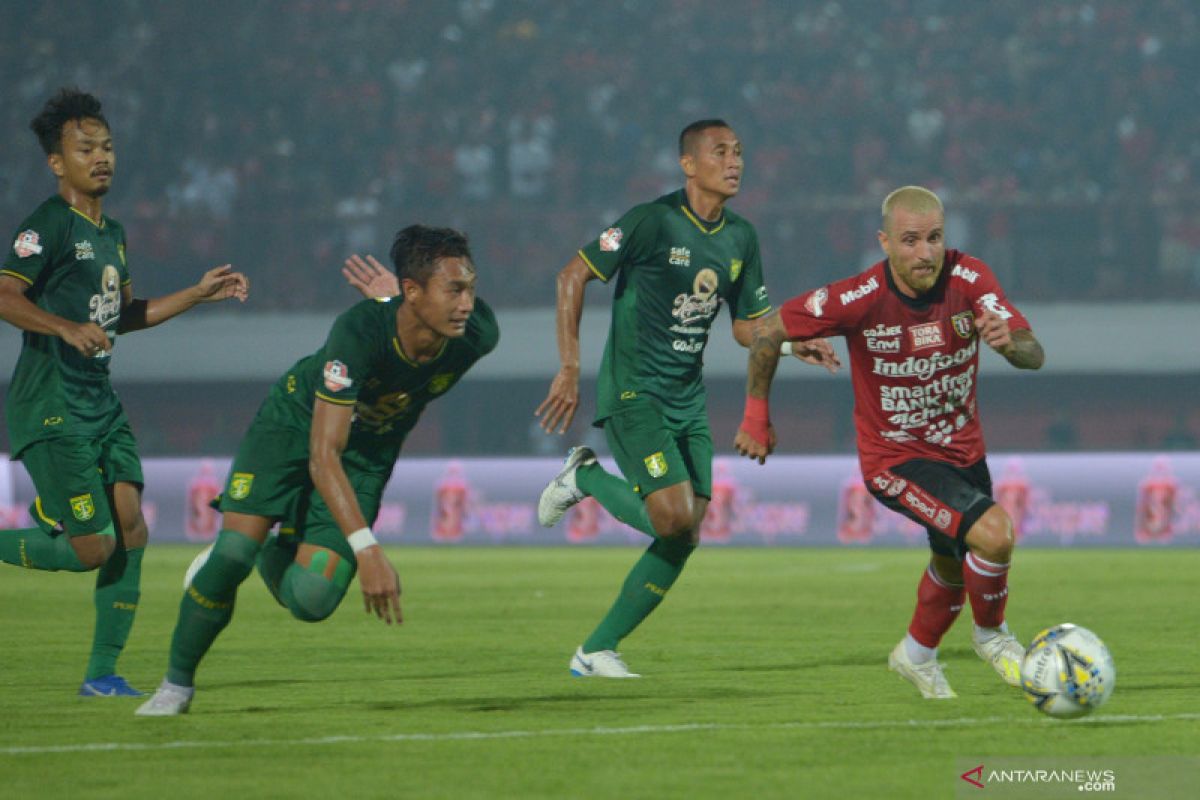 Bali United taklukan Persebaya dengan skor 2-1