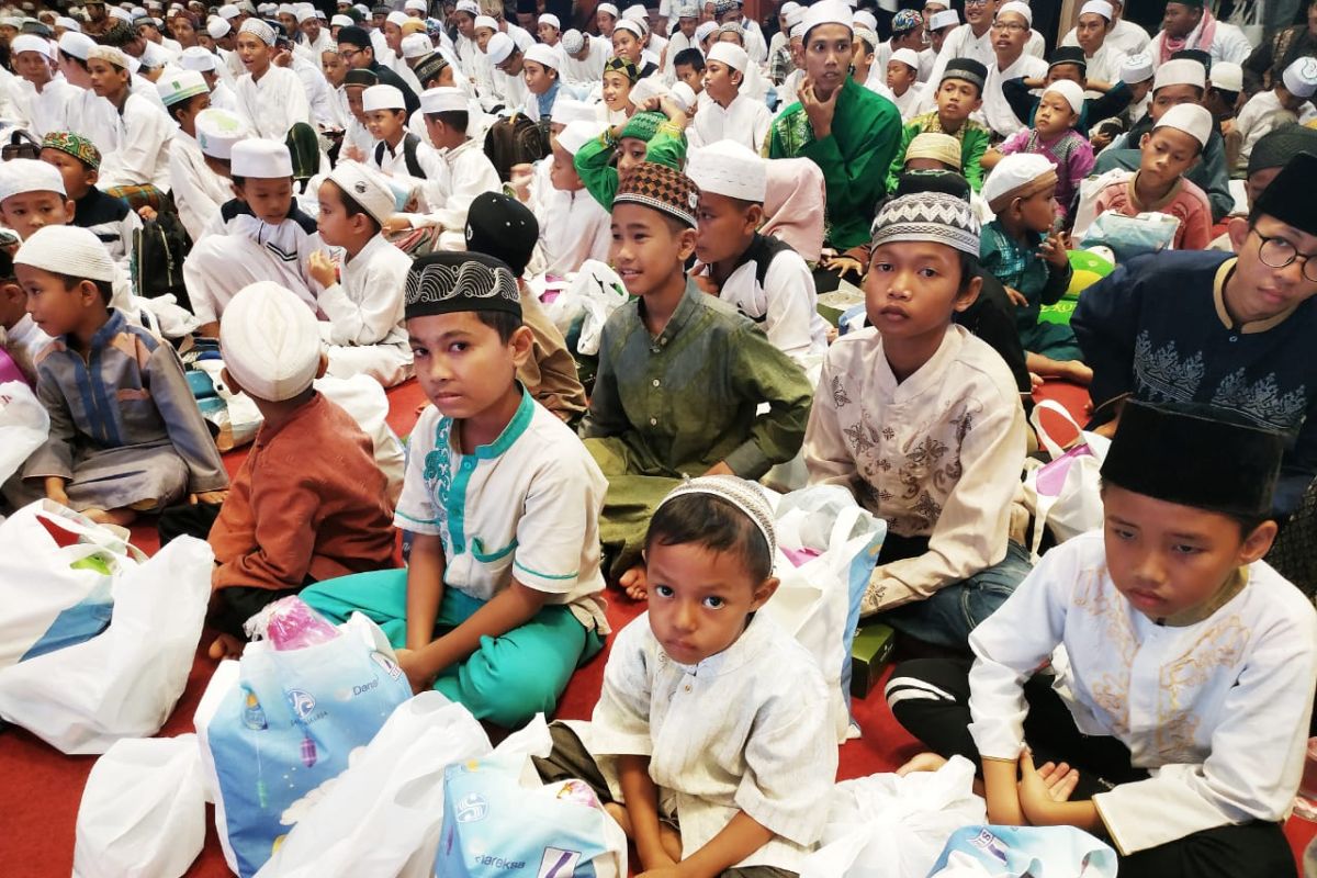 BUMN Hadir Untuk Negeri buka bersama dengan seribu anak yatim