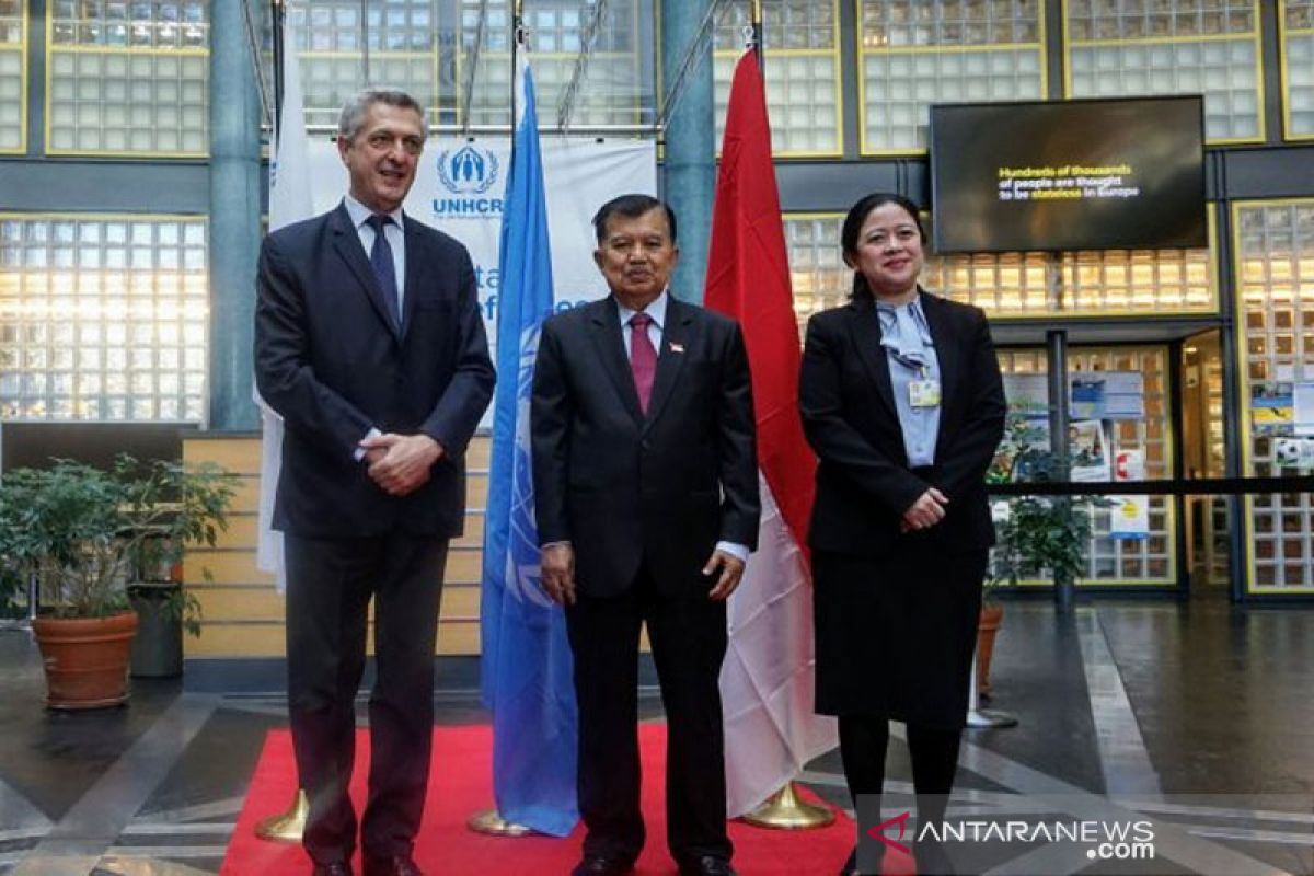 VP Kalla discusses handling refugees with UNHCR