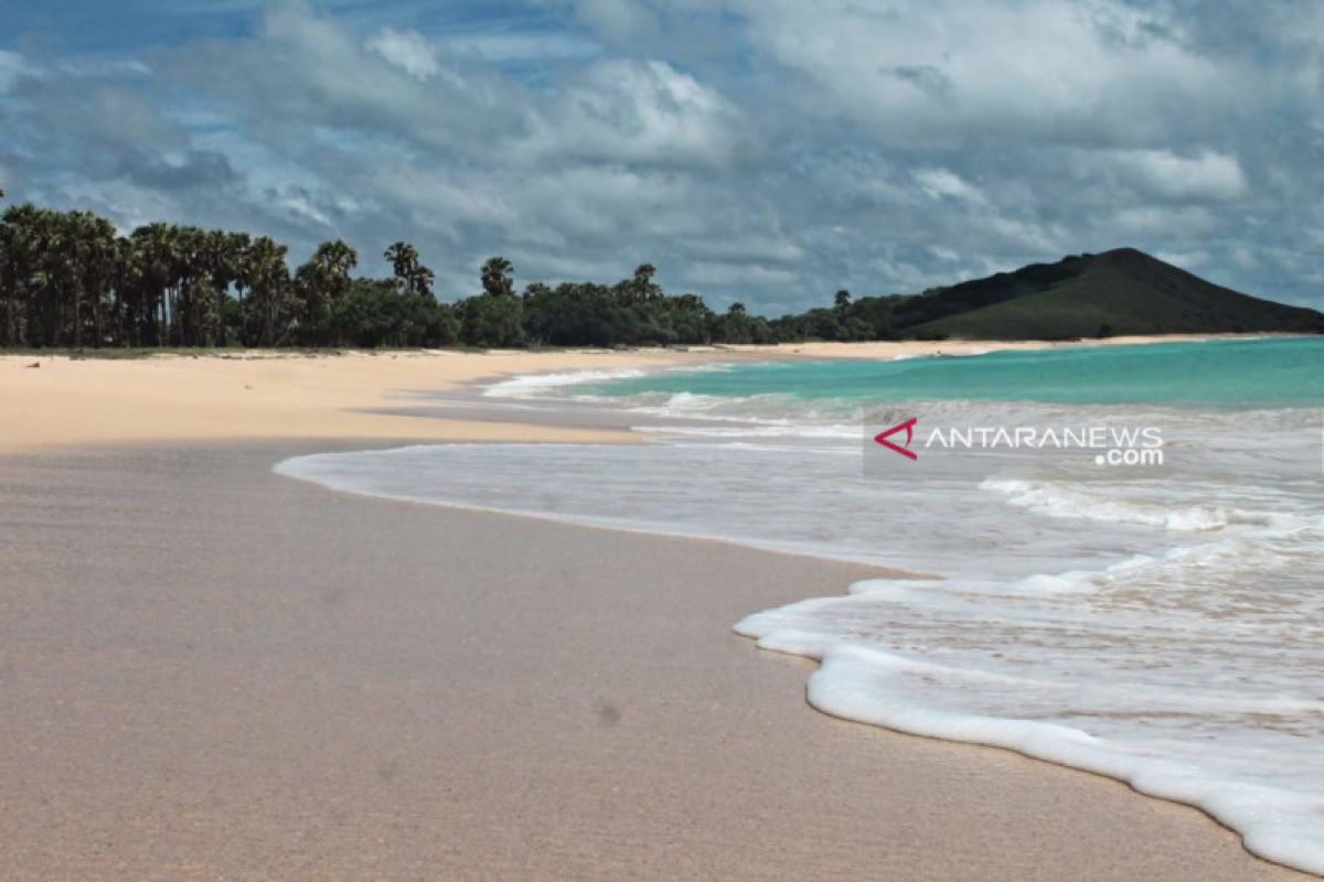 Pantai Liman di Pulau Semau mulai ditata