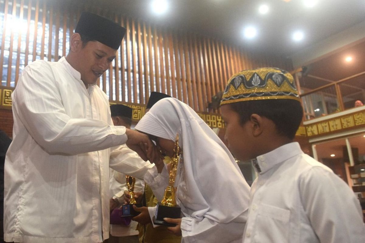 Wali Kota Kediri ajak generasi muda senang kunjungi masjid