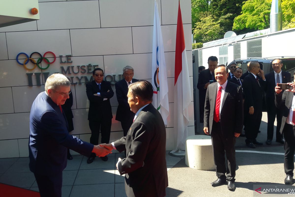 VP Kalla holds meeting with IOC chief in Switzerland