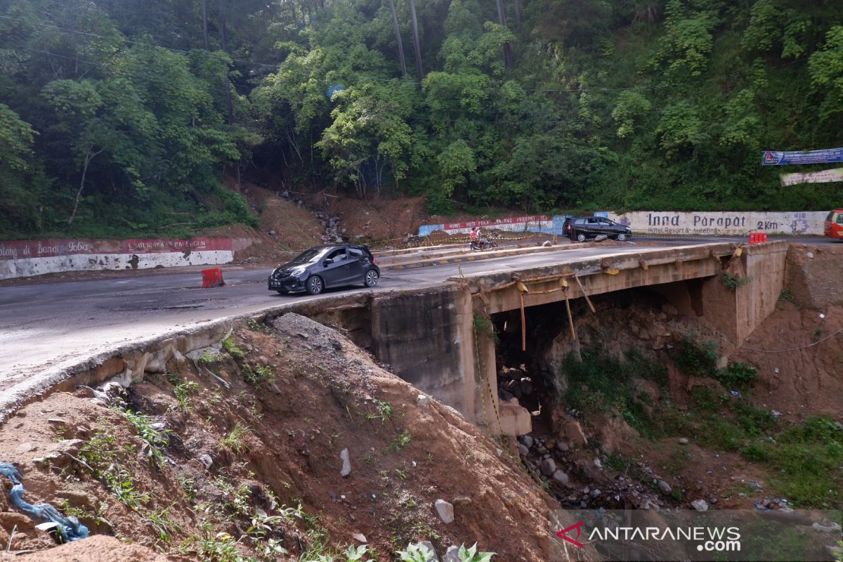 Pemudik harus waspadai rawan longsor di Jalinsum Parapat