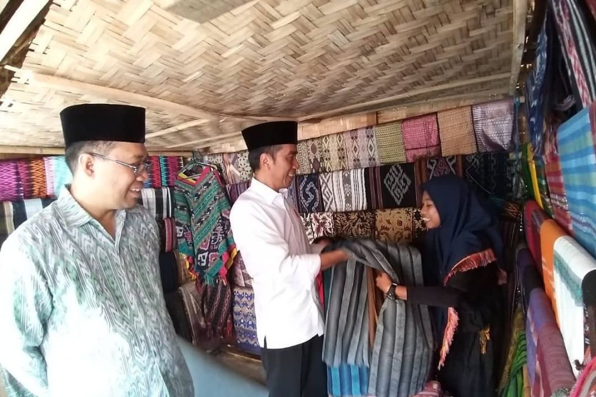 Presiden Jokowi kepincut kain tenun Lombok