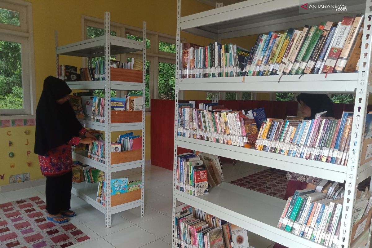 Menghidupkan kembali perpustakaan mini yang sempat mati